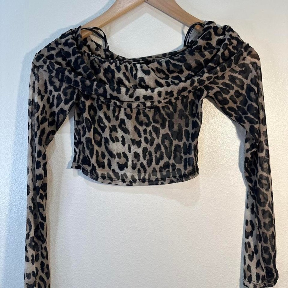Forever 21 Leopard print off the shoulder mesh top size small